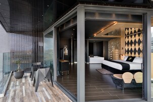 Phòng Suite có thiết kế đặc trưng, quang cảnh biển, góc | Hiên