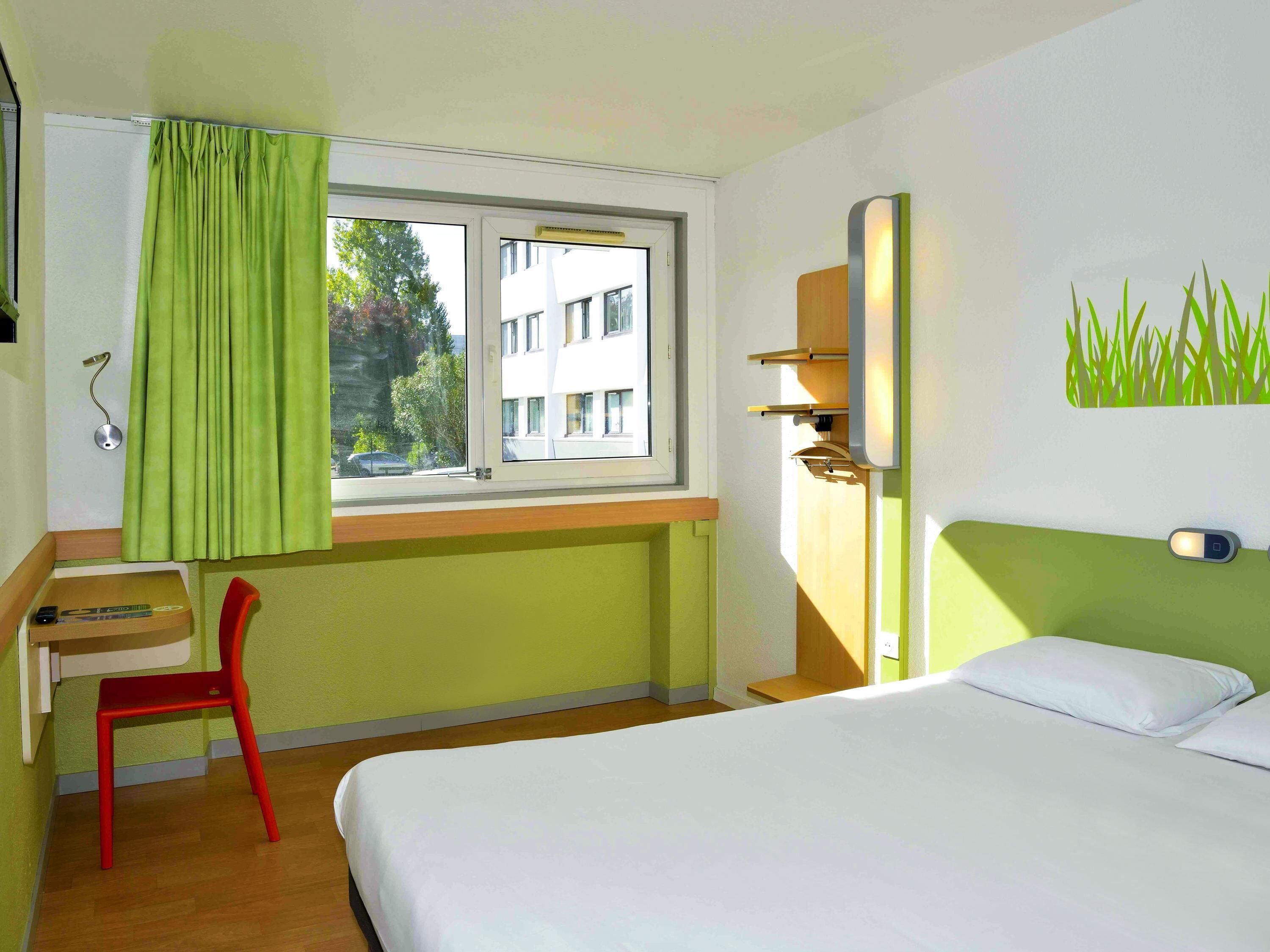 Double Room | Individually decorated, individually furnished, desk, blackout curtains