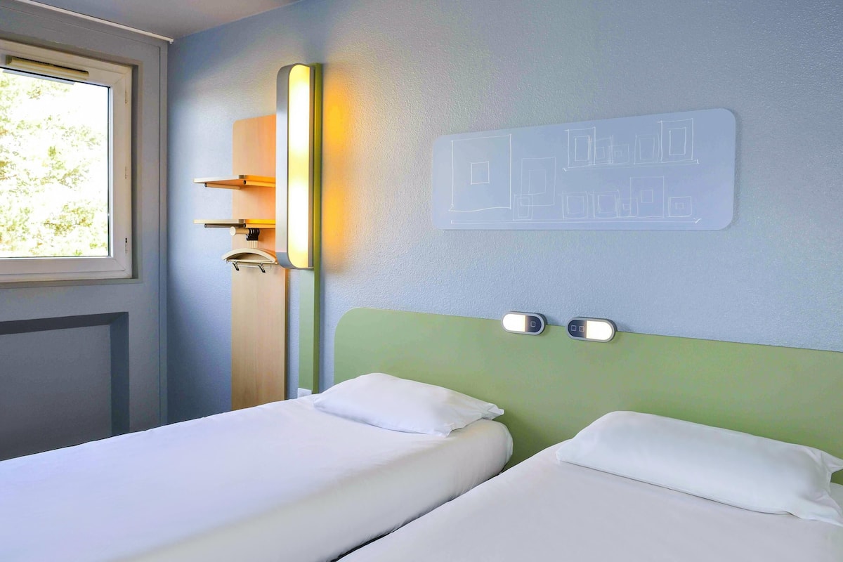 Twin Room, 2 Single Beds