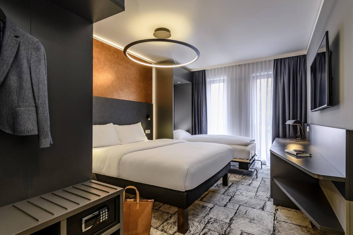 family room, multiple beds (all comfort) | hypo-allergenic bedding, in-room safe, soundproofing, free wifi