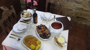 Comida y bebida