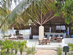 Bar (on property) - Mafia Island Lodge (Mafia Island)