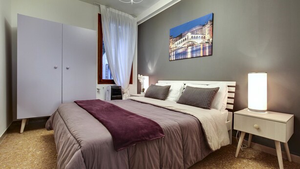 Unclassified image, 1 of 21, button - Residenza Venier (Venice)