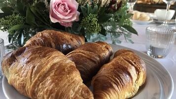 Desayuno continental gratuito y diario