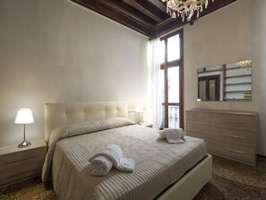 Schiavoni Apartment , 3 Bedrooms | 3 bedrooms, iron/ironing board, free WiFi, bed sheets - San Marco Schiavoni Apartments (Venice)