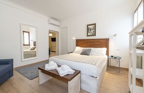 San Marco view -3 camere vista Campanile | 3 bedrooms, iron/ironing board, free WiFi, bed sheets - San Marco Schiavoni Apartments (Venice)