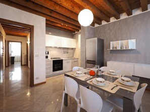 Apartment, 2 Bedrooms, Venetian Style 2 | Private kitchen | Full-size fridge, microwave, oven, stovetop - Venice Style Apartments (Venice)