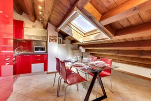 Apartment, 2 Bedrooms, Venetian Style 5 | Private kitchen | Full-size fridge, microwave, oven, stovetop - Venice Style Apartments (Venice)