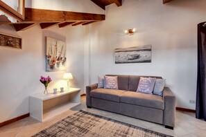 Apartment, 2 Bedrooms, Venetian Style 5 | Coin séjour
