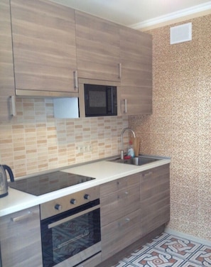 Leilighet | Eget kjøkken | Kjøleskap, mikrobølgeovn, kokeplater og kjøkkenutstyr