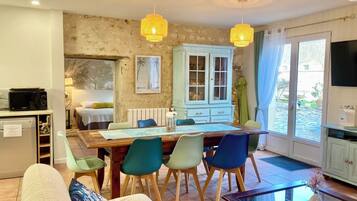 Comfort Cottage | Living area | 55-inch flat-screen TV with digital channels, TV
