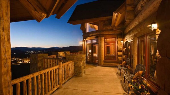 Exterior detail - See Me Lodge (Steamboat Springs)