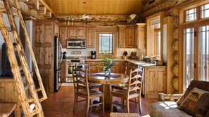 Casa, 6 quartos | Cozinha privada | Geladeira grande, micro-ondas, fogão, lava-louças