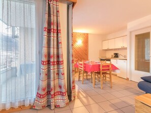 Dining - Charming 2BR Apartment with Balcony, Ski Locker & Garage in Briançon, Close to Shops & Cable Car (Briançon)