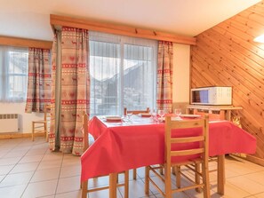 Dining - Charming 2BR Apartment with Balcony, Ski Locker & Garage in Briançon, Close to Shops & Cable Car (Briançon)