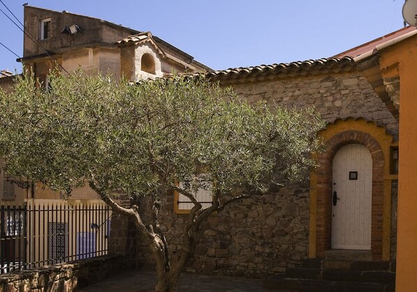 Exterior - Apt in Fréjus with pool, near shops, 4 pers, 2 rooms (Fréjus)