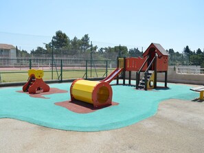 Children’s area - Apt in Fréjus with pool, near shops, 4 pers, 2 rooms (Fréjus)