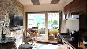 Single Room, Shared Bathroom | Living area | Flat-screen TV