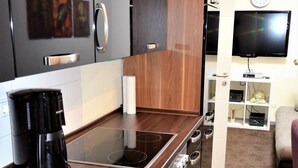 Apartamento, 1 quarto | Cozinha privada | Cafeteira/chaleira, geladeira, micro-ondas, chaleira elétrica