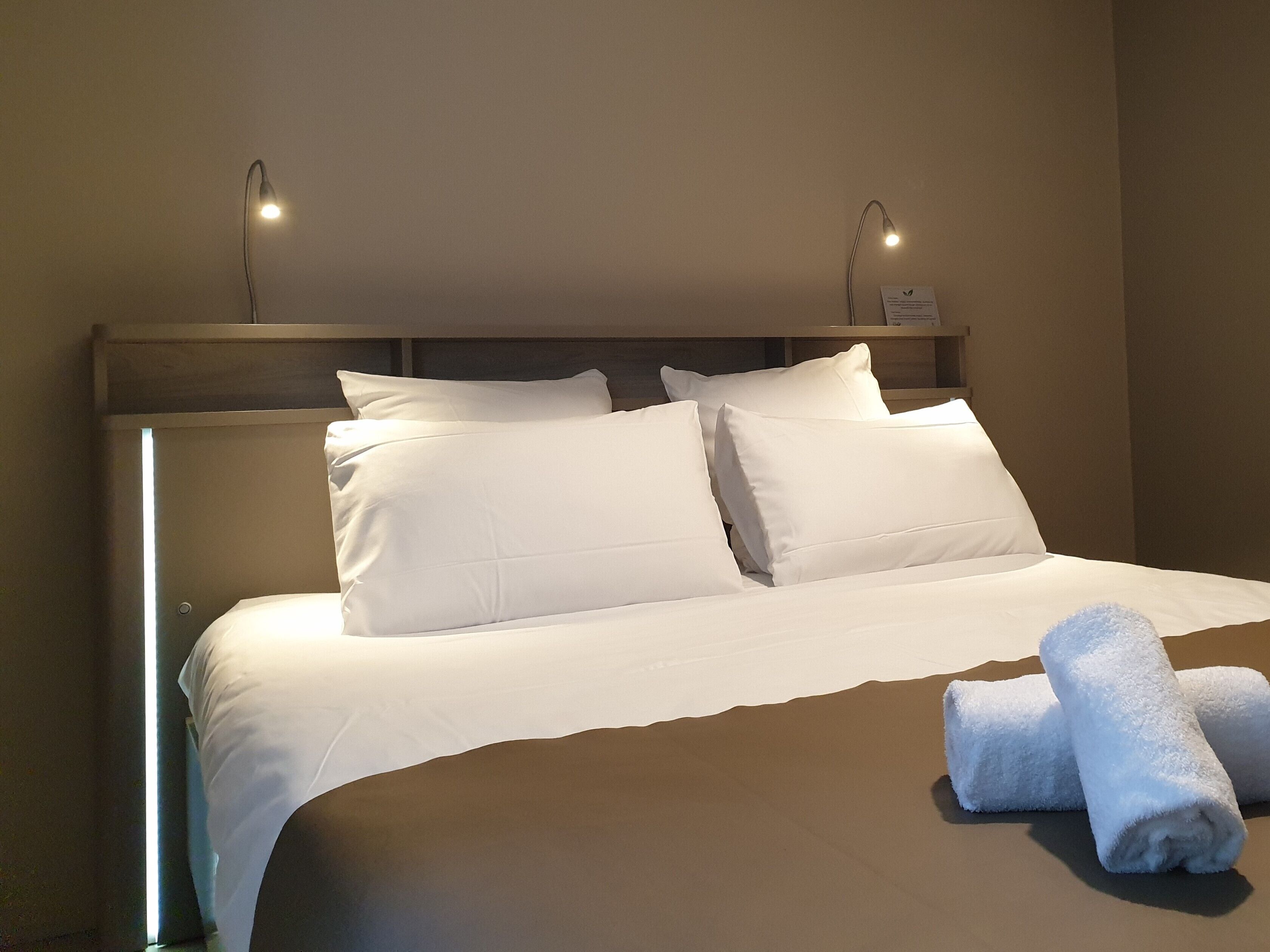 Premium bedding, soundproofing, iron/ironing board, free WiFi