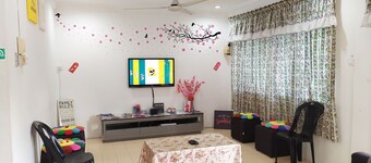 H Homestay - Semi D 1000Mbps (1Gbps) Wifi, Astro & Private Parking