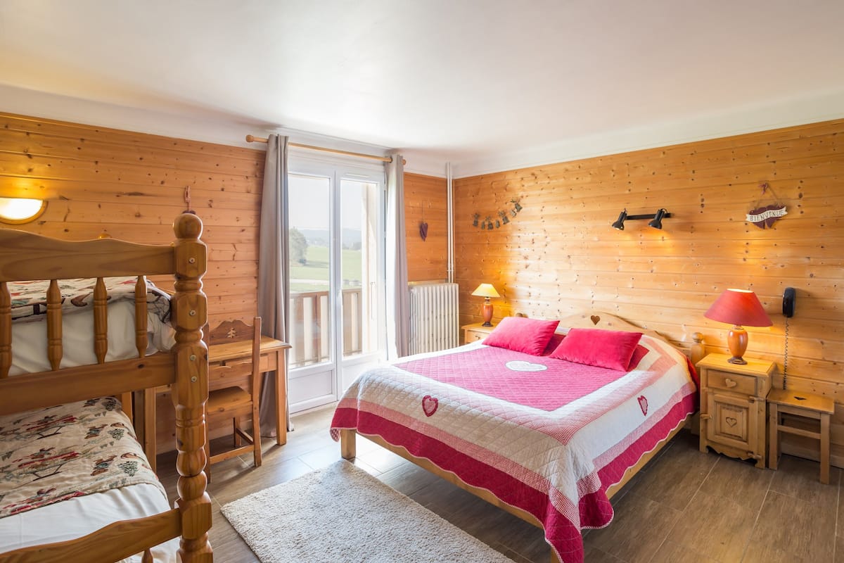 quadruple room | in-room safe, desk, soundproofing, iron/ironing board