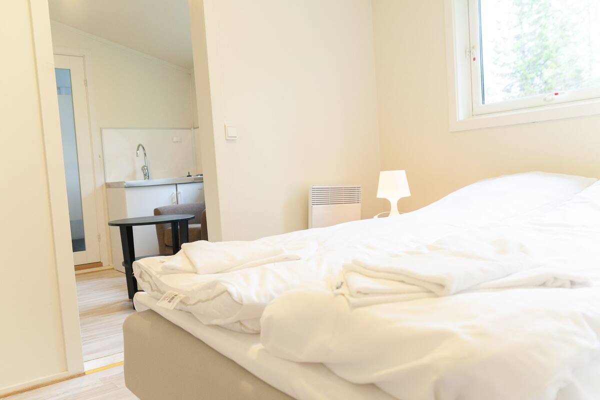 double room, 1 double bed, kitchenette | pillow-top beds, iron/ironing board, free cots/infant beds, free wifi