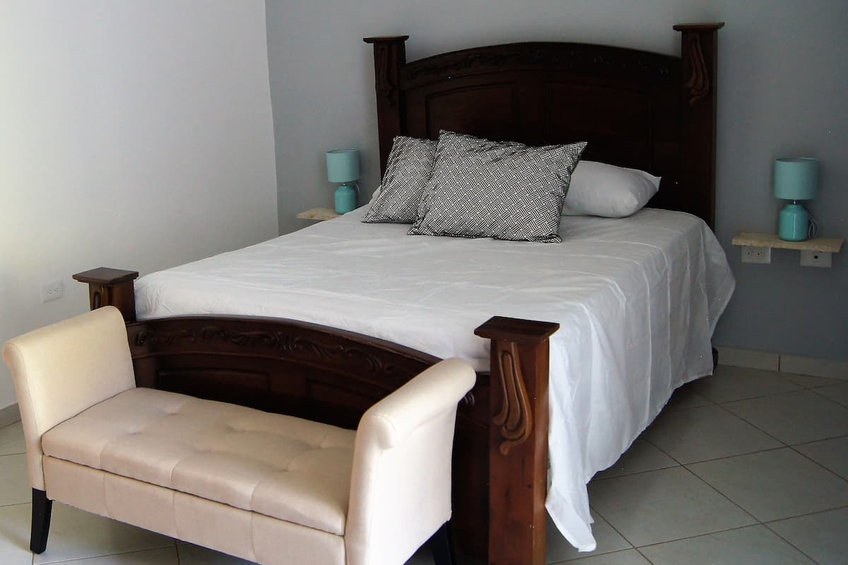 2 bedrooms, premium bedding, Select Comfort beds, individually decorated