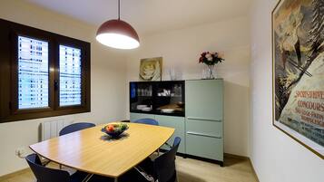 Apartment, 2 Bedrooms | In-room dining