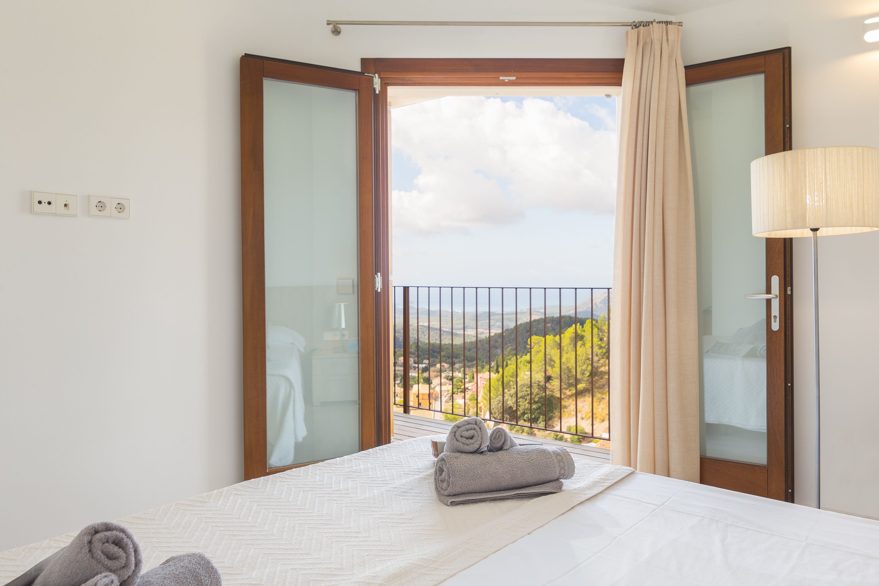 3 dormitorios, tabla de planchar con plancha, Internet y ropa de cama