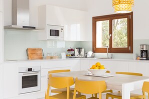 Refrigerador, microondas, horno, lavavajillas