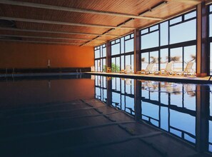 Indoor pool, outdoor pool, pool umbrellas, sun loungers - Interhotel Pomorie (Pomorie)