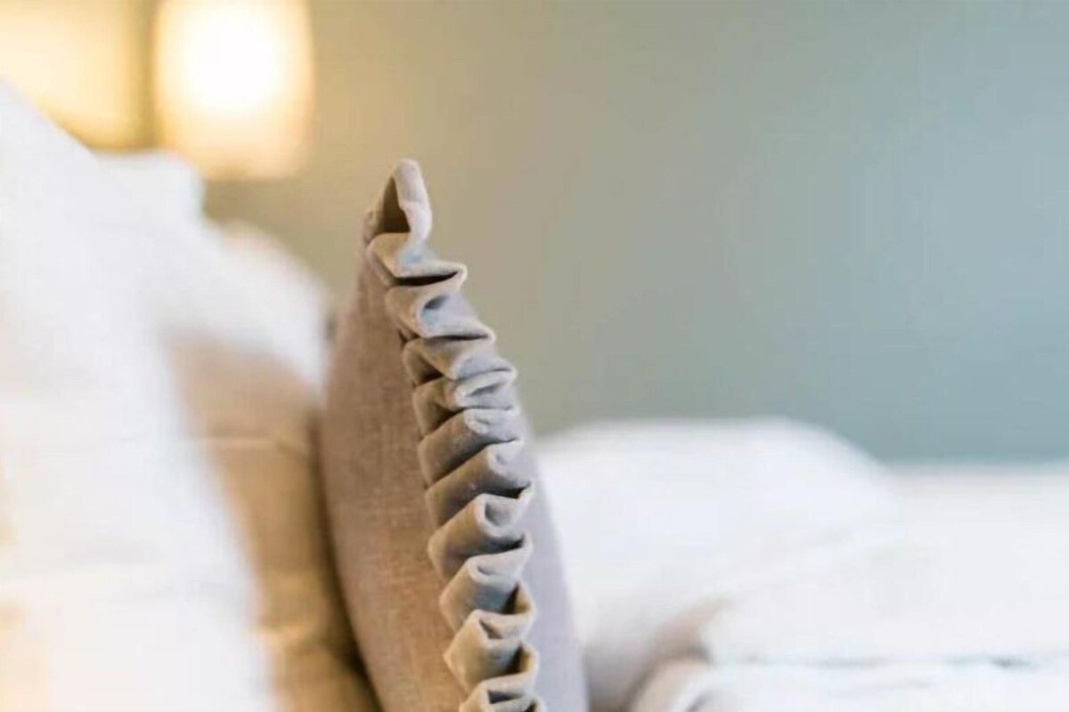 DOUBLE KING SIZE BED