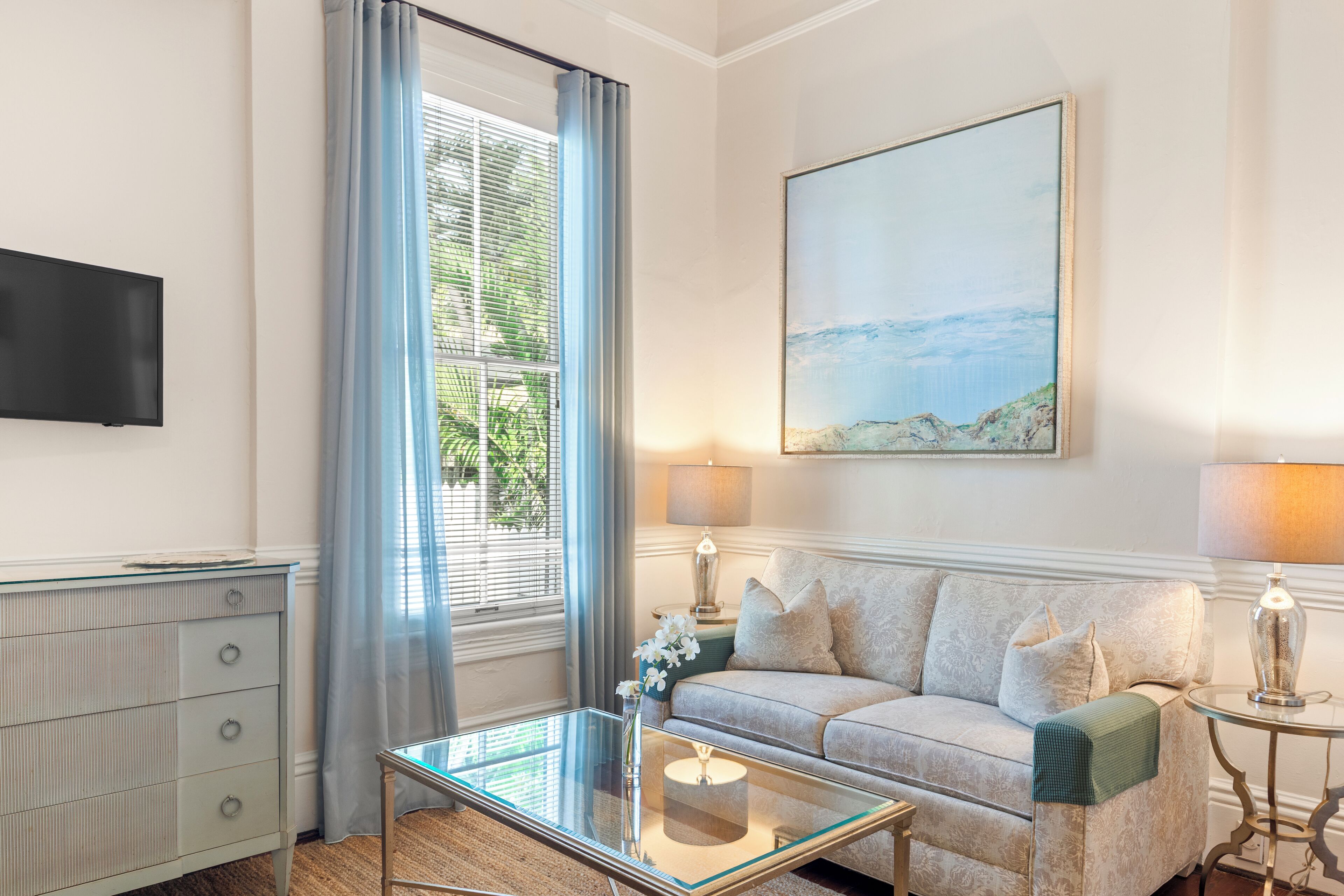 Romantische kamer, 1 kingsize bed | Individueel gedecoreerd, individueel gemeubileerd, een bureau