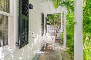 Terrace/patio - The Conch House Heritage Inn (Key West)