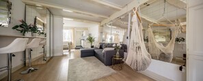 Luxury Townhome, 2 Bedrooms | Living area