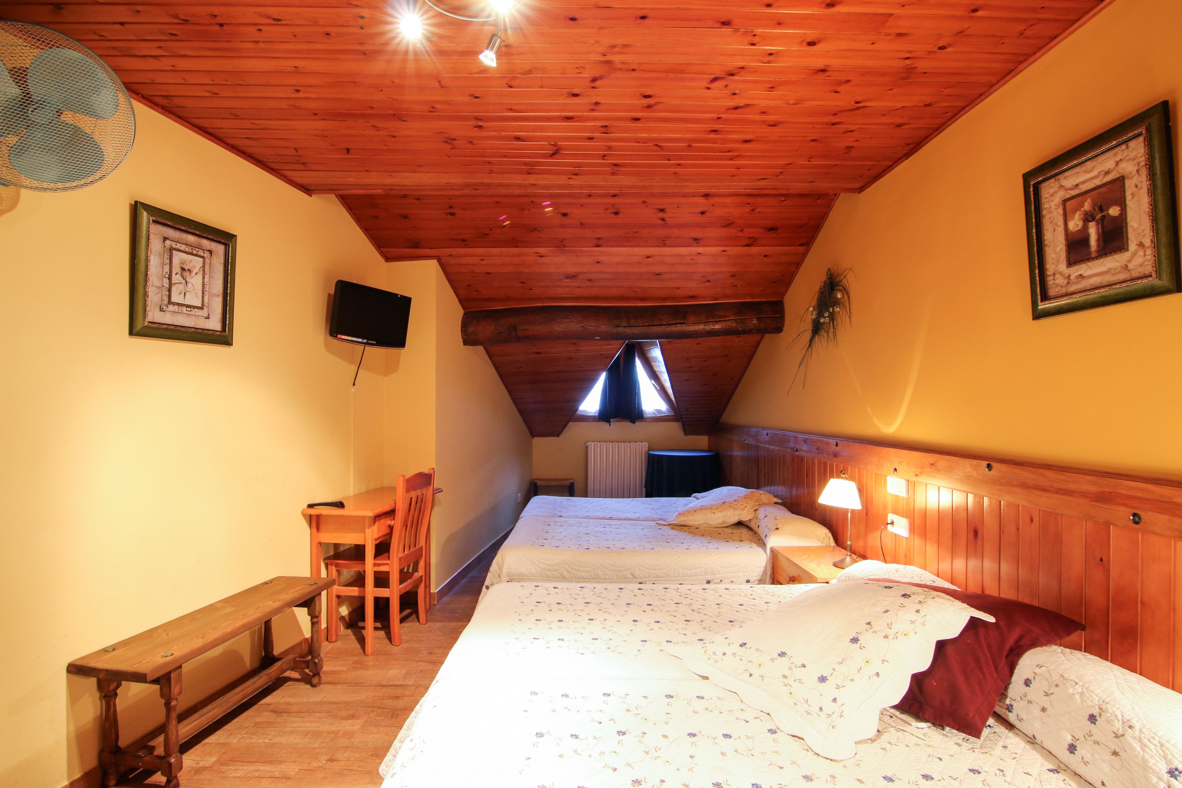 quadruple room | soundproofing, free wifi, bed sheets