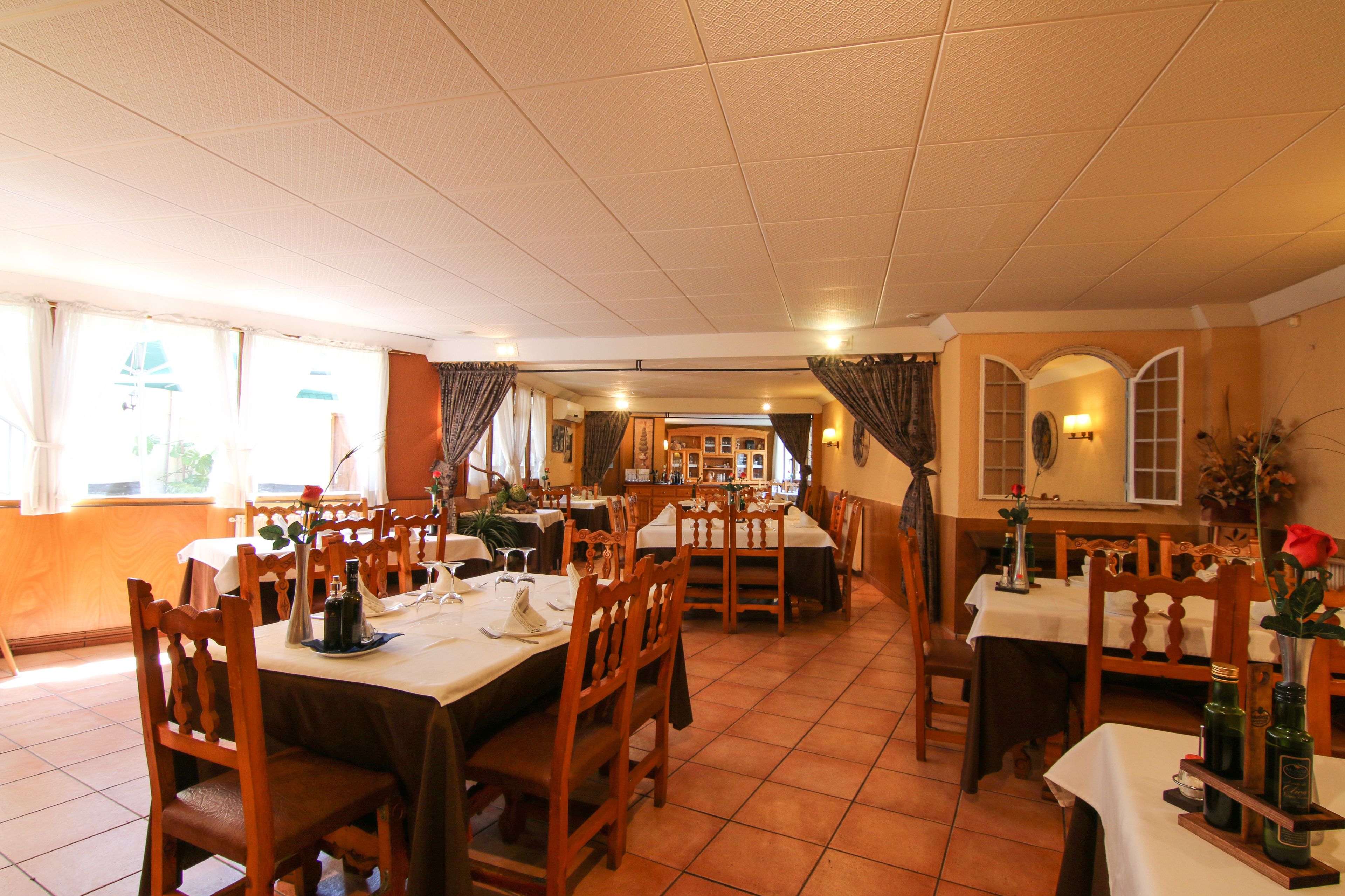 Se sirven desayunos, comidas, cenas y cocina local 