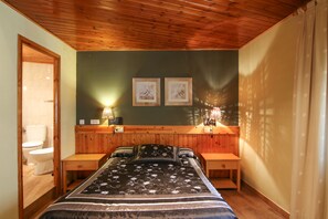 ダブルルーム | 防音設備、WiFi (無料)、ベッドシーツ