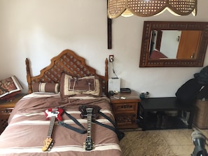 Family House, 2 Bedrooms (Pet Friendly Rest House) - 2 Bedroom House (Mexico City)