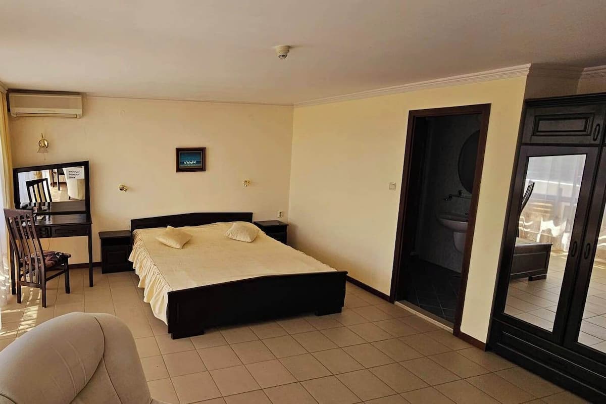 패밀리룸, 침실 2개, 욕실 2개 | 책상, 노트북 작업 공간, 암막 커튼, 방음 설비