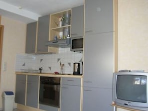Frigorifero, microonde, forno, lavastoviglie