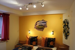 2 Schlafzimmer, Reisekinderbett, WLAN, Bettwäsche