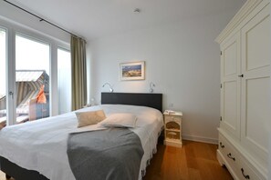 2 Schlafzimmer, Schreibtisch, Reisekinderbett, WLAN