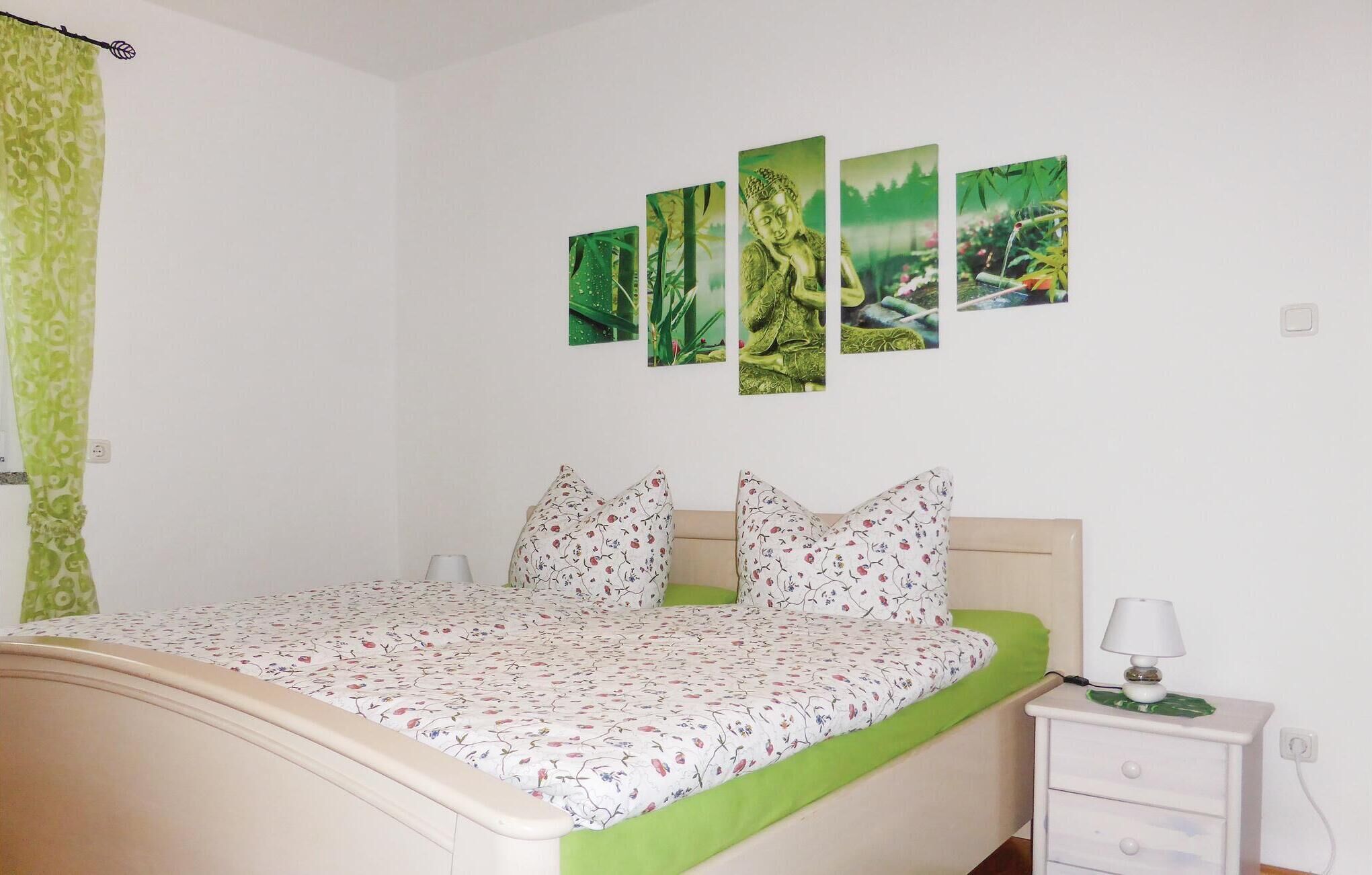 2 bedrooms, travel crib, free WiFi, bed sheets