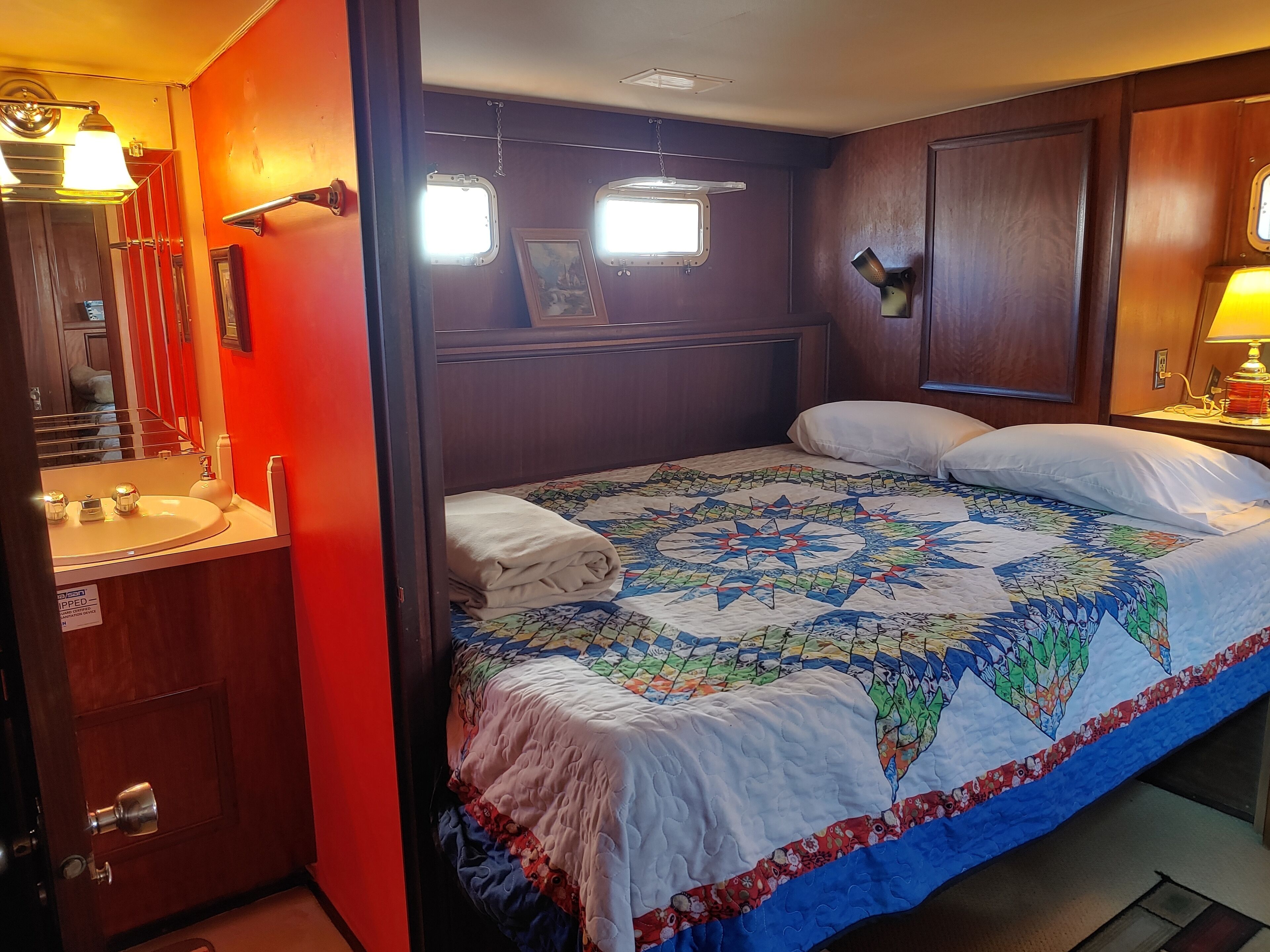 1 slaapkamer, bedden met traagschuimmatras, een strijkplank/strijkijzer