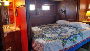 1 chambre, matelas mémoire de forme, fer et planche à repasser