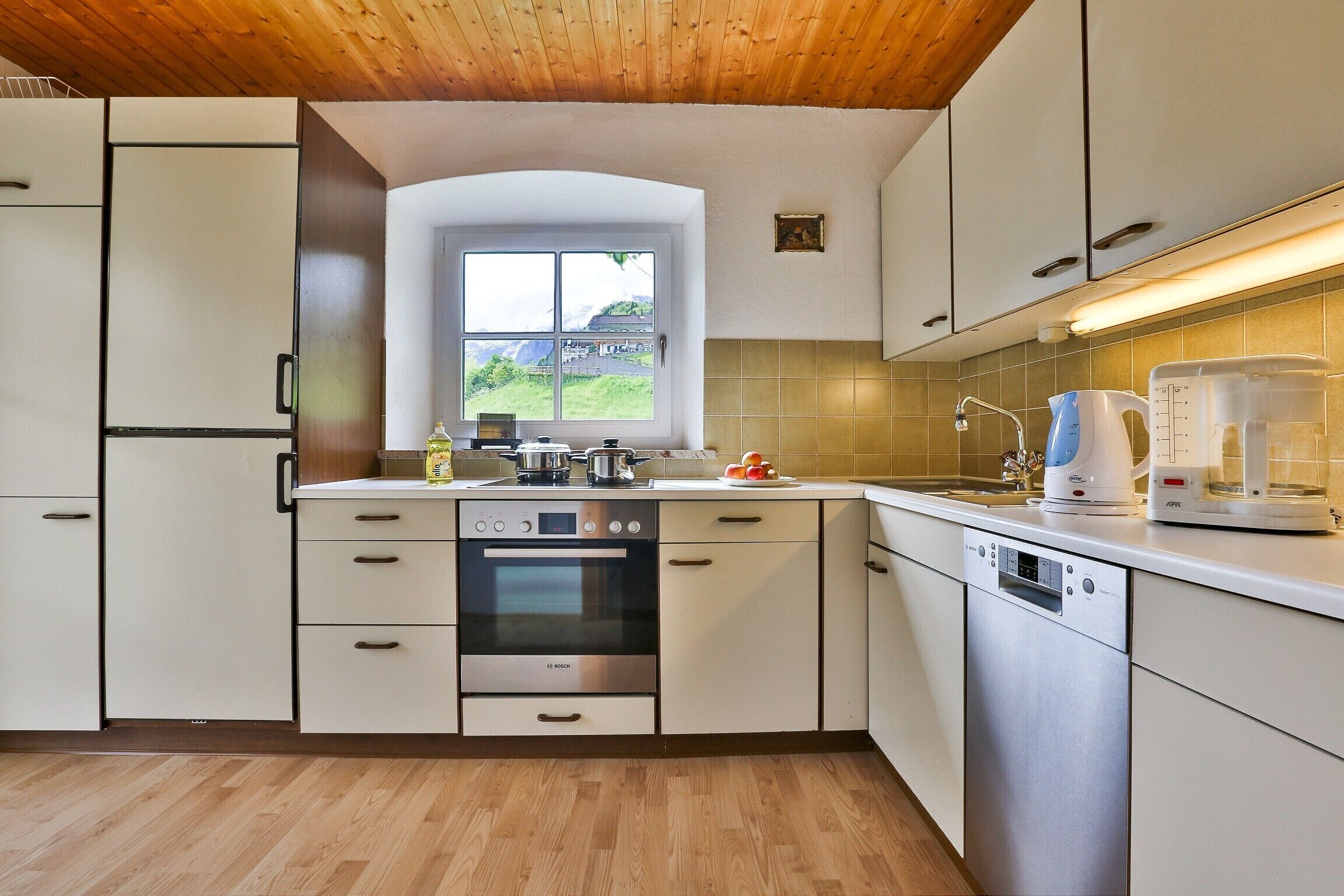 Geladeira, fogão, cooktop, lava-louças