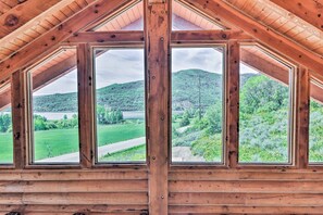 Interior - Spacious Hilltop Cabin w/ Deck & Scenic Views! (Eden)