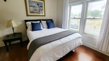 4 bedrooms, desk, iron/ironing board, free WiFi